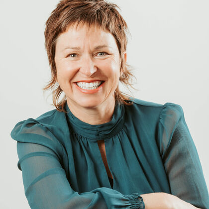Colleen Hughson HEADSHOT
